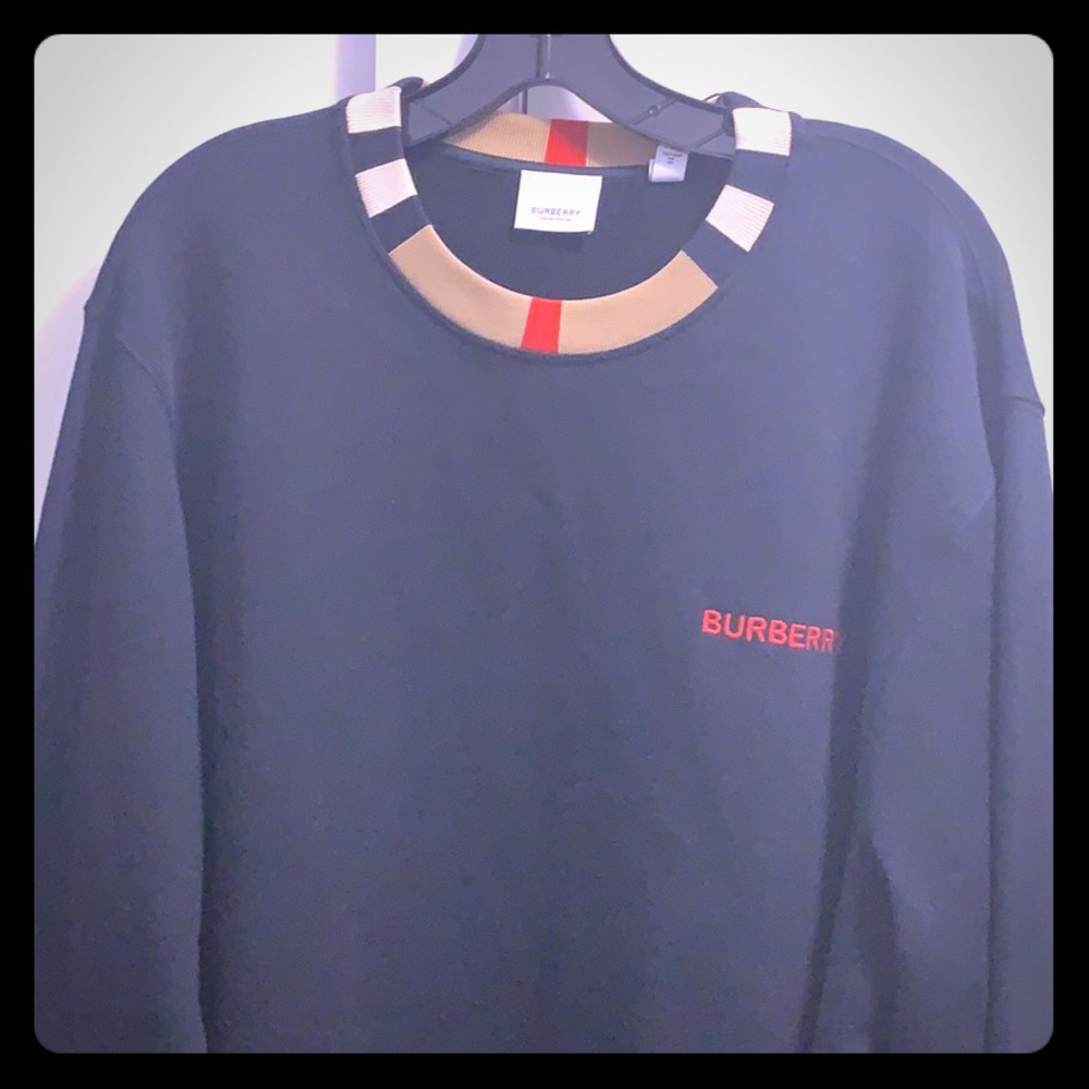 Cotton sweatshirt with embroidered logo.